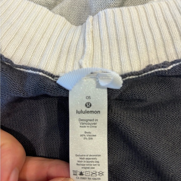 LULULEMON Hatha Color-Blocked Knit
Wrap - OS - Picture 2 of 4